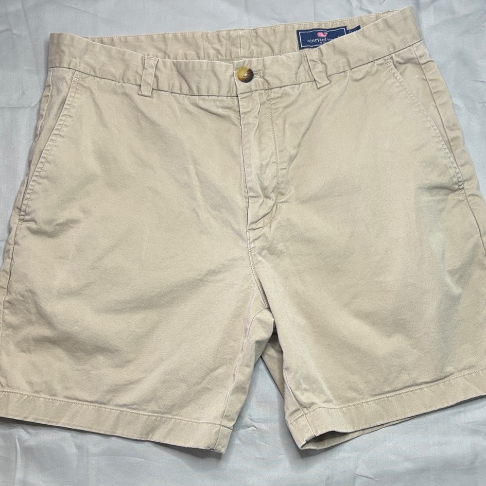 Vineyard Vines Men’s Beige Flat Front Chino Shorts